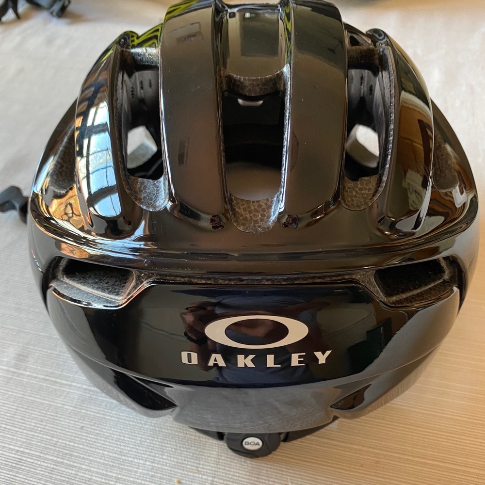 Oakley ARO3 Cycling Helmet - Large